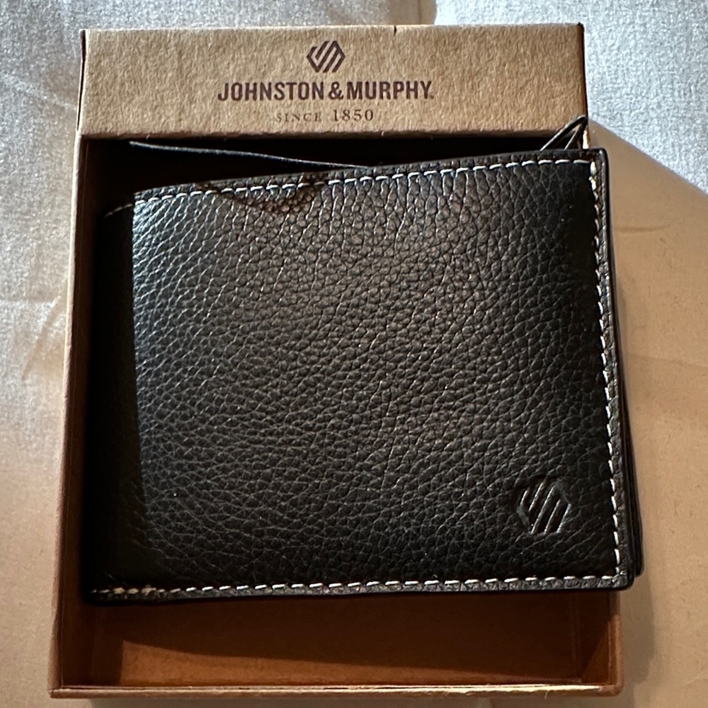 Johnston & Murphy Pebbled Black Leather Card Holder